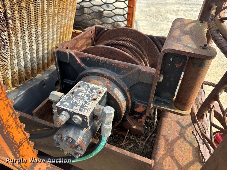 image for item EC3573 2001 New Holland 7610 tractor