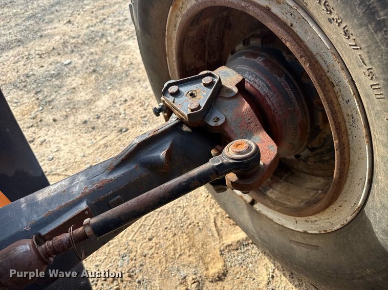 image for item EC3573 2001 New Holland 7610 tractor