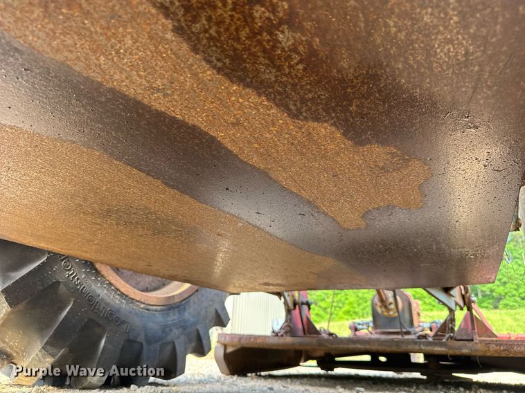 image for item EC3573 2001 New Holland 7610 tractor