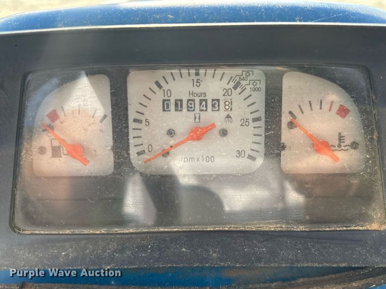 image for item EC3573 2001 New Holland 7610 tractor