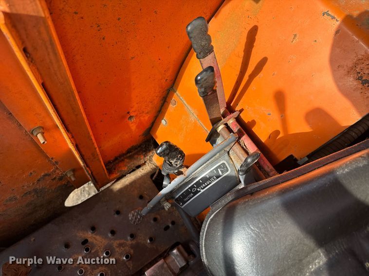 image for item EC3573 2001 New Holland 7610 tractor