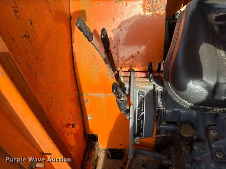 image for item EC3573 2001 New Holland 7610 tractor