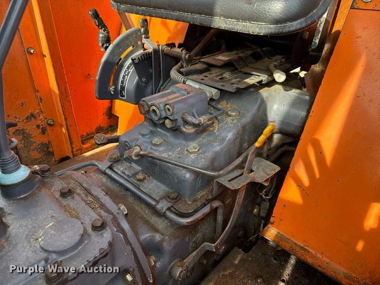 image for item EC3573 2001 New Holland 7610 tractor