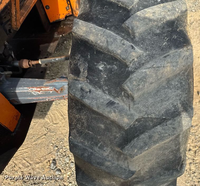 image for item EC3573 2001 New Holland 7610 tractor