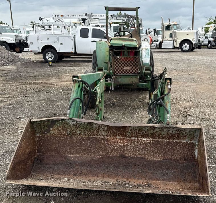 image for item EG5782 John Deere 870 tractor