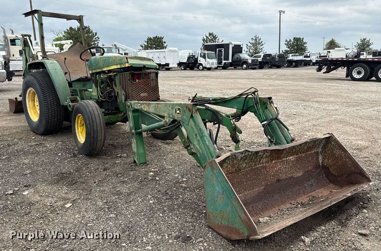 image for item EG5782 John Deere 870 tractor