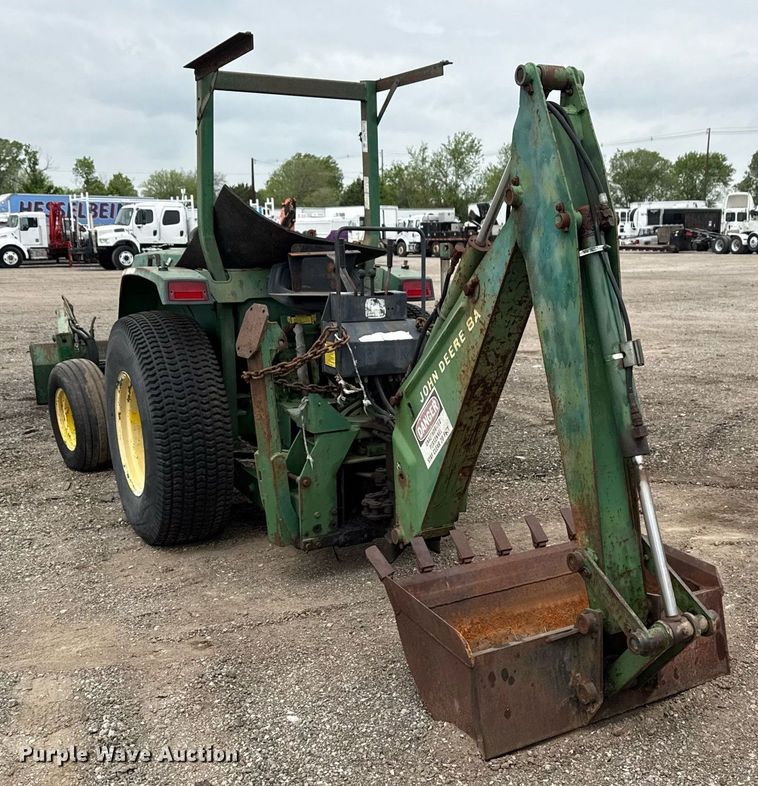 image for item EG5782 John Deere 870 tractor