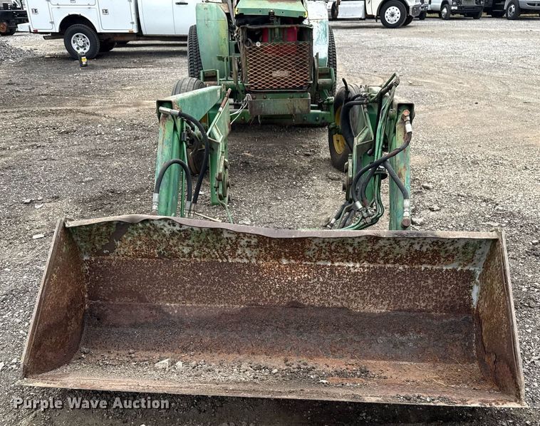 image for item EG5782 John Deere 870 tractor