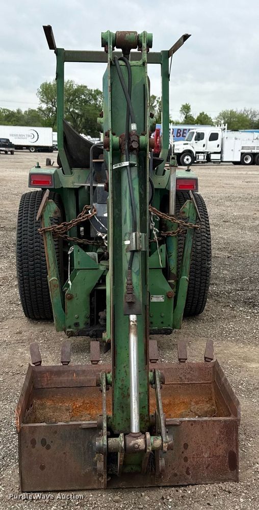 image for item EG5782 John Deere 870 tractor