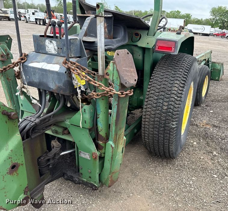 image for item EG5782 John Deere 870 tractor