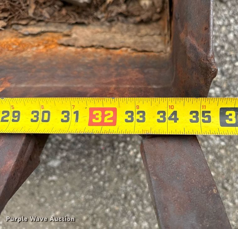 image for item EG5782 John Deere 870 tractor