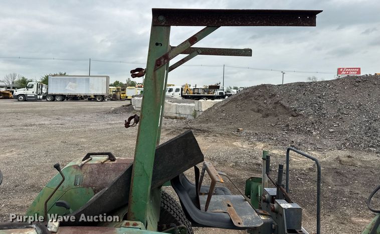 image for item EG5782 John Deere 870 tractor