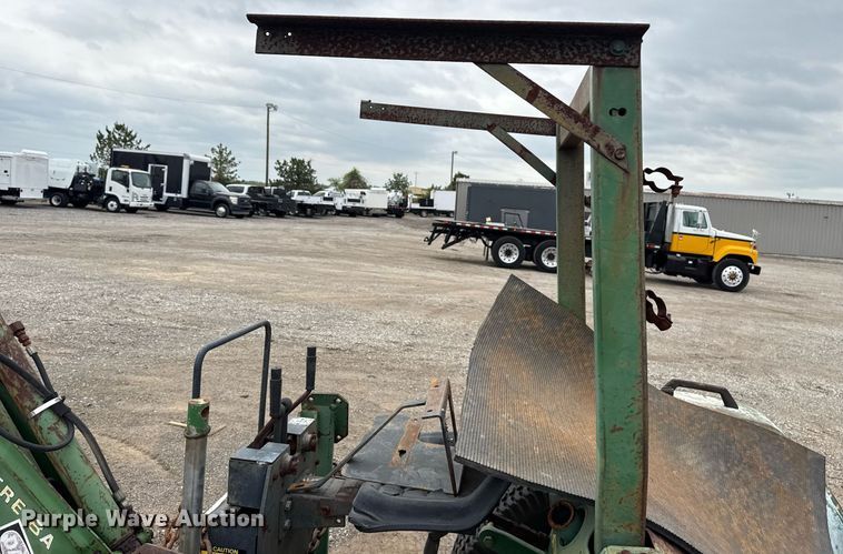 image for item EG5782 John Deere 870 tractor