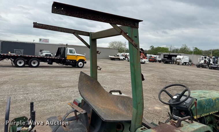 image for item EG5782 John Deere 870 tractor