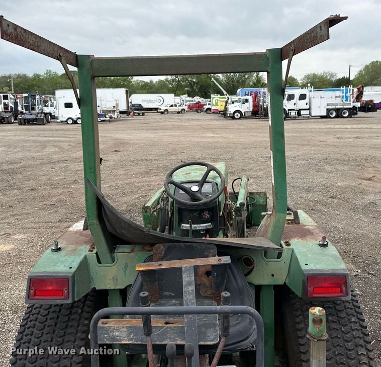 image for item EG5782 John Deere 870 tractor