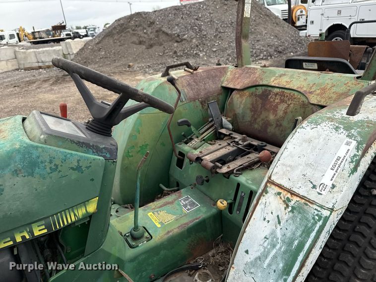 image for item EG5782 John Deere 870 tractor