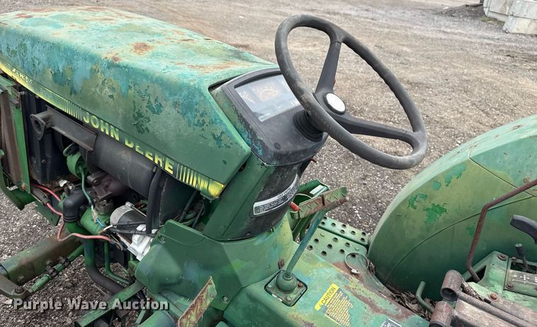 image for item EG5782 John Deere 870 tractor