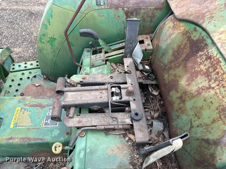image for item EG5782 John Deere 870 tractor
