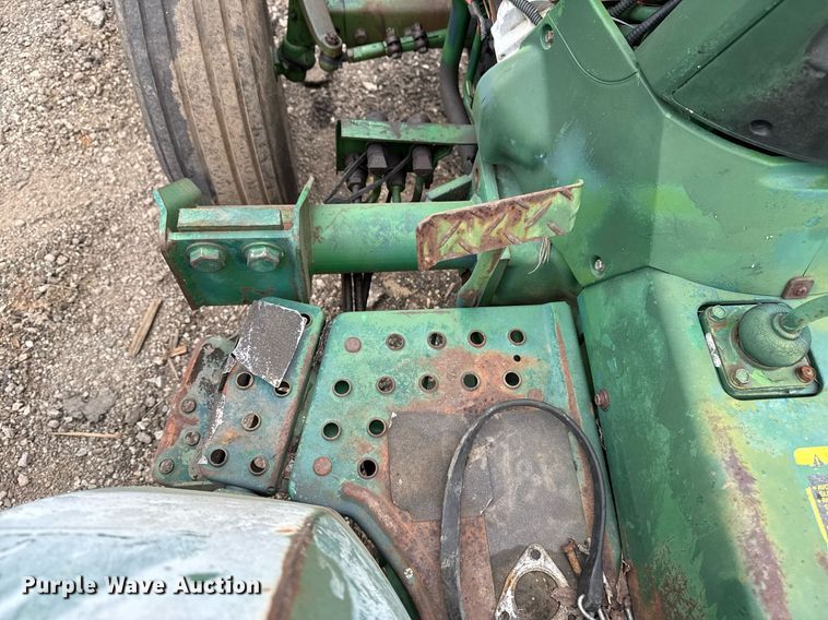 image for item EG5782 John Deere 870 tractor