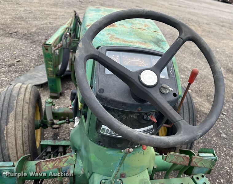 image for item EG5782 John Deere 870 tractor