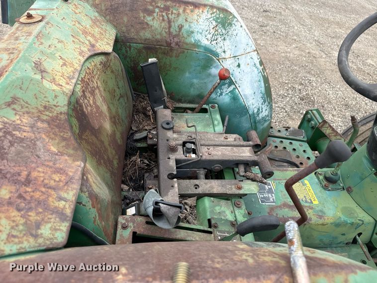image for item EG5782 John Deere 870 tractor