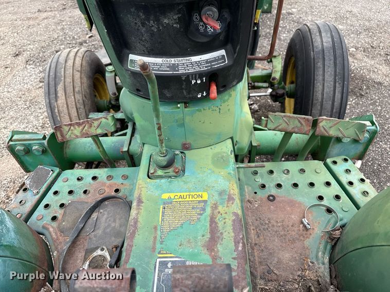 image for item EG5782 John Deere 870 tractor