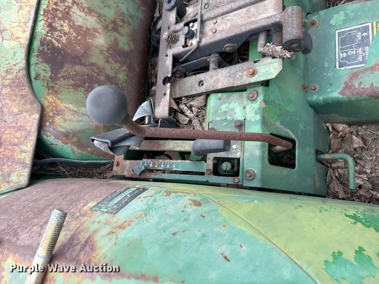 image for item EG5782 John Deere 870 tractor