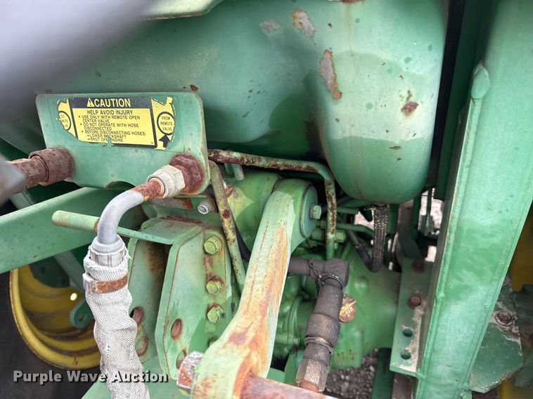 image for item EG5782 John Deere 870 tractor