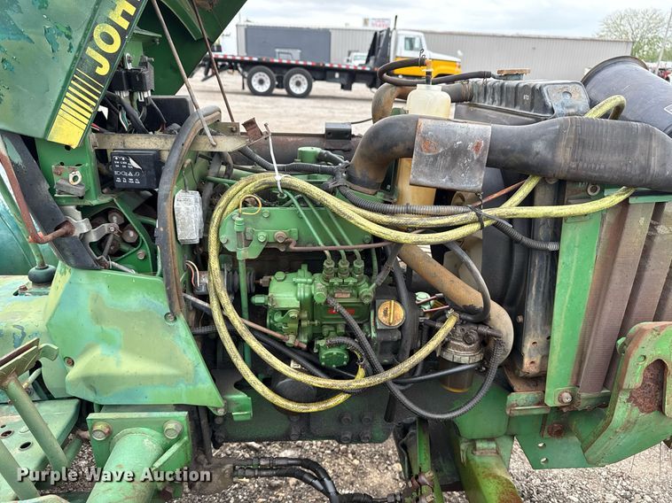 image for item EG5782 John Deere 870 tractor