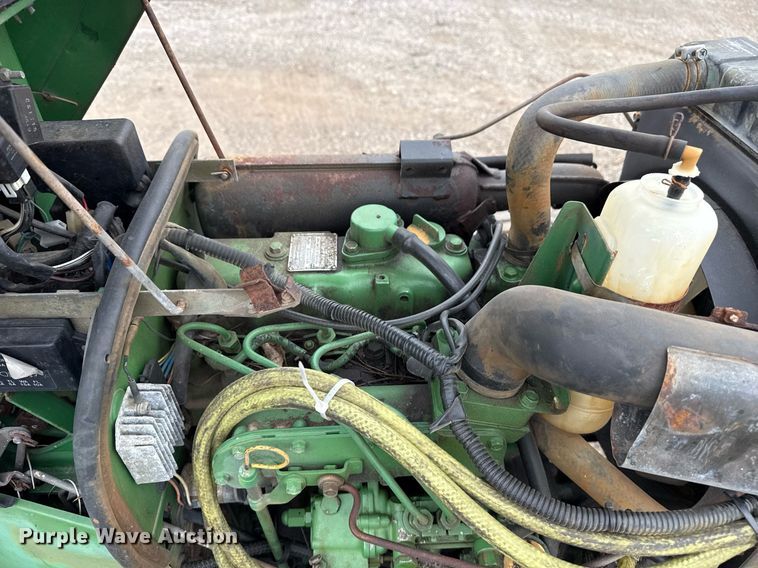 image for item EG5782 John Deere 870 tractor