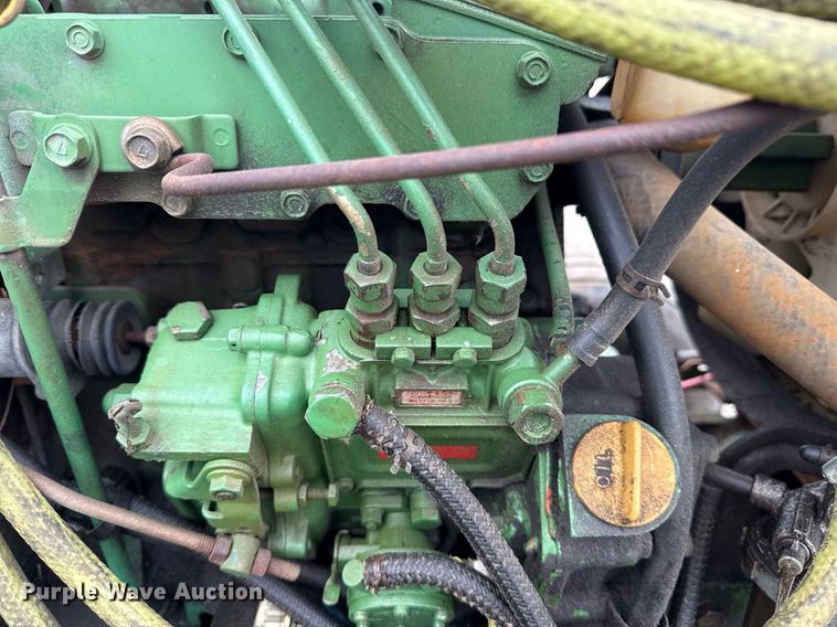 image for item EG5782 John Deere 870 tractor