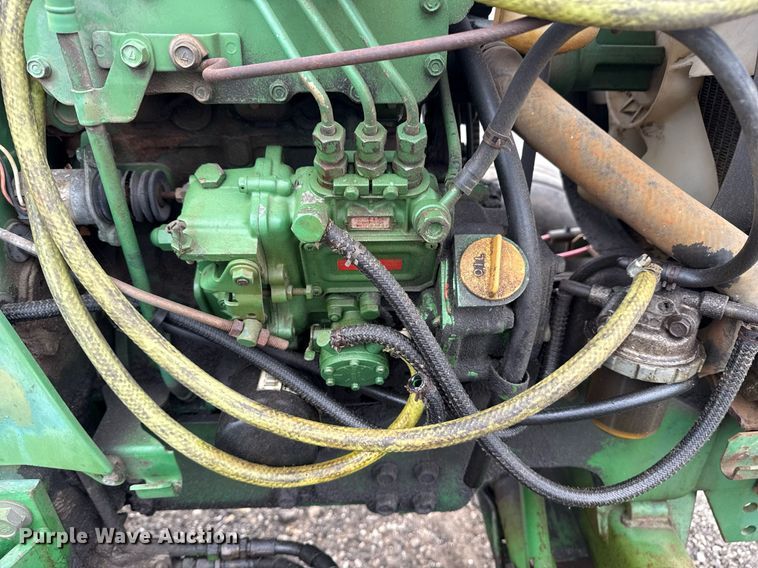 image for item EG5782 John Deere 870 tractor