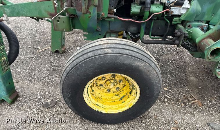 image for item EG5782 John Deere 870 tractor