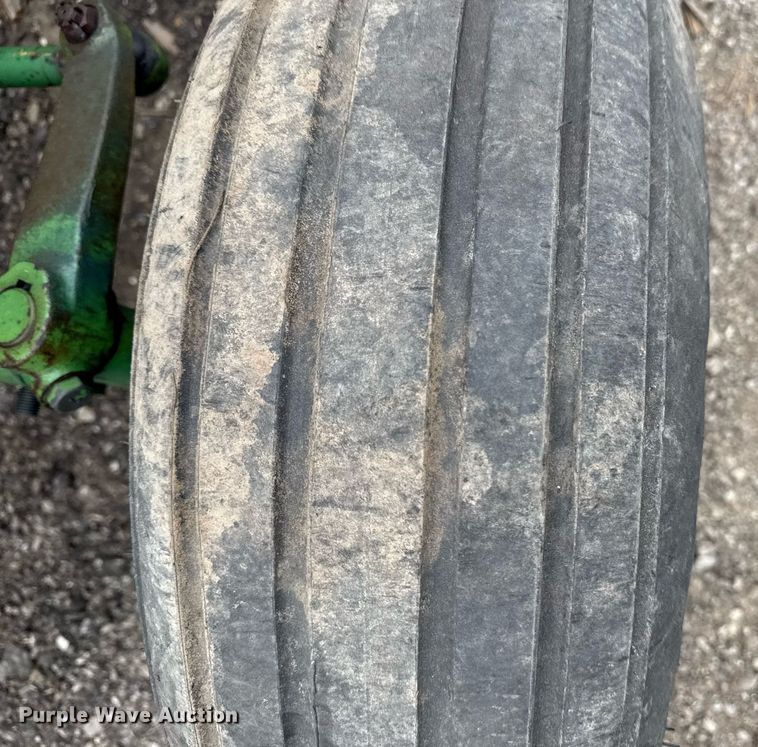 image for item EG5782 John Deere 870 tractor