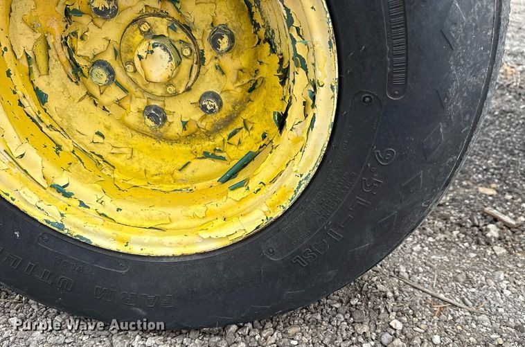 image for item EG5782 John Deere 870 tractor