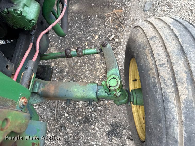 image for item EG5782 John Deere 870 tractor