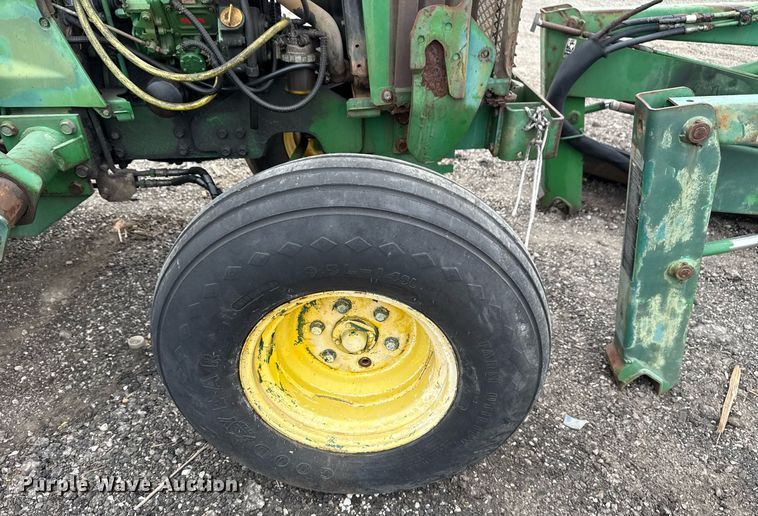 image for item EG5782 John Deere 870 tractor