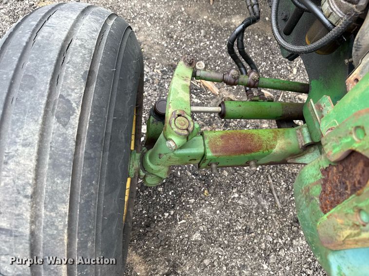 image for item EG5782 John Deere 870 tractor