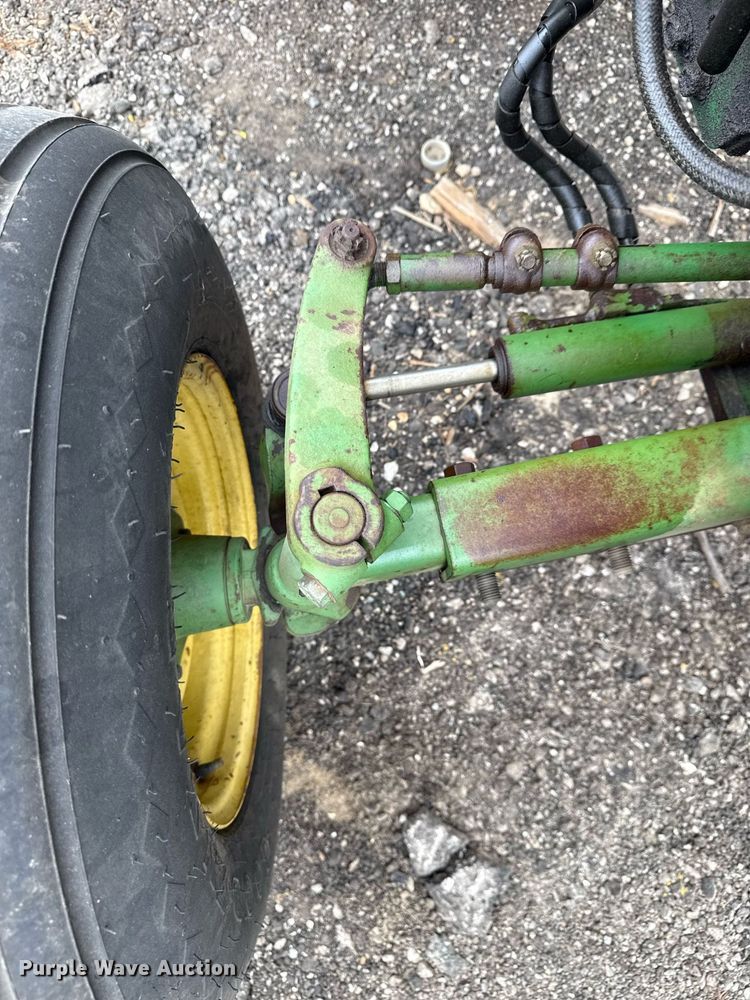 image for item EG5782 John Deere 870 tractor