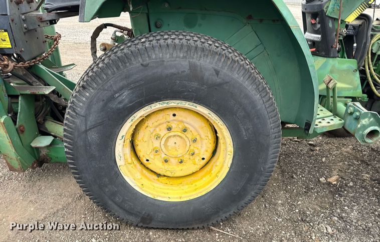 image for item EG5782 John Deere 870 tractor