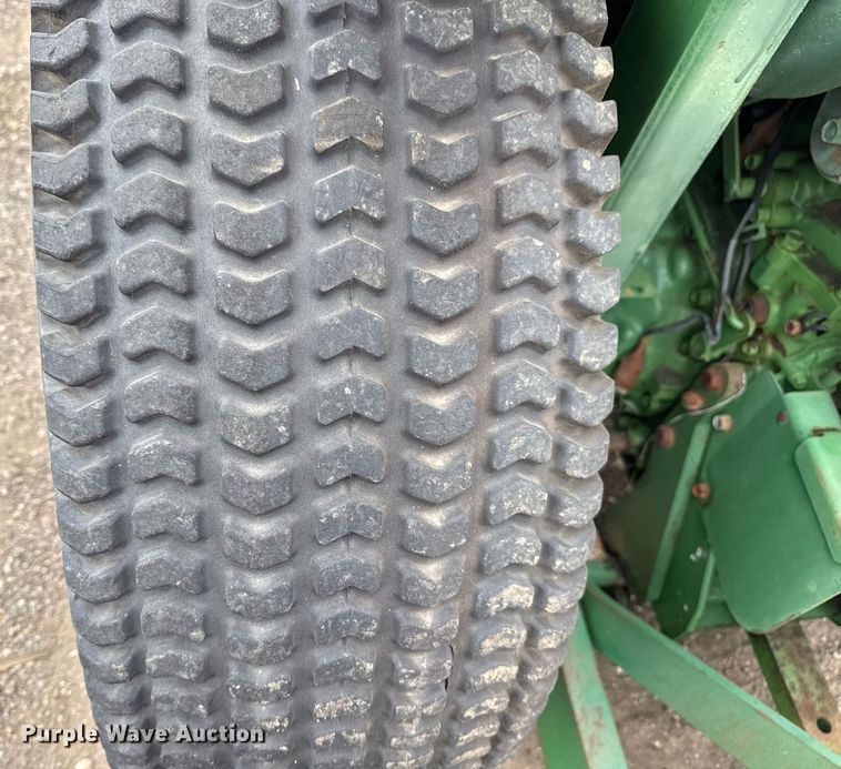 image for item EG5782 John Deere 870 tractor