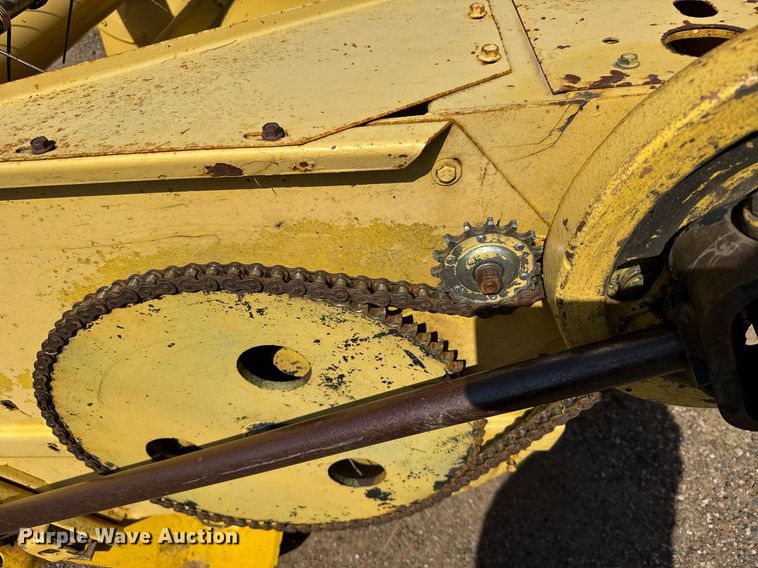 image for item EG6395 1992 New Holland 1118 swather / windrower