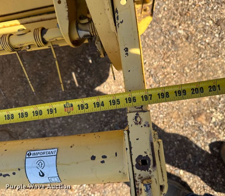 image for item EG6395 1992 New Holland 1118 swather / windrower