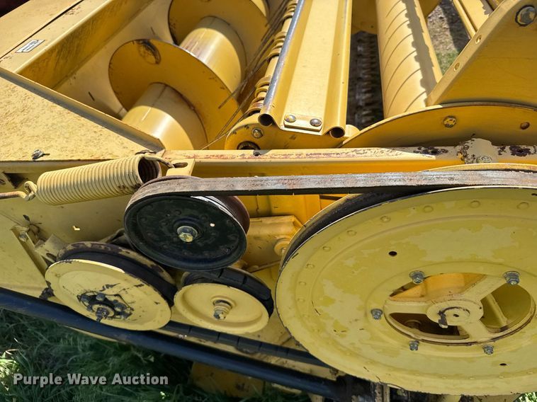 image for item EG6395 1992 New Holland 1118 swather / windrower