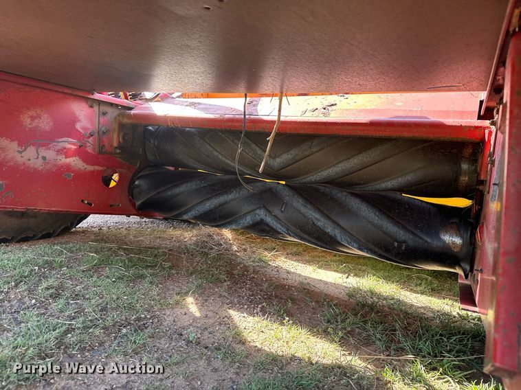 image for item EG6395 1992 New Holland 1118 swather / windrower