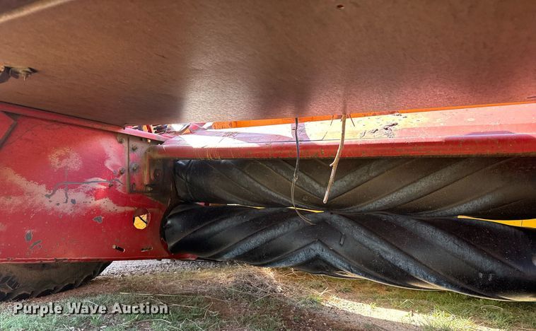 image for item EG6395 1992 New Holland 1118 swather / windrower