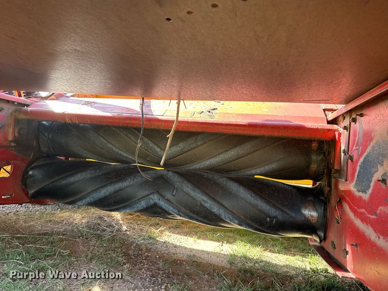 image for item EG6395 1992 New Holland 1118 swather / windrower