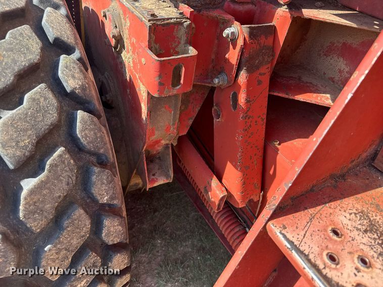 image for item EG6395 1992 New Holland 1118 swather / windrower