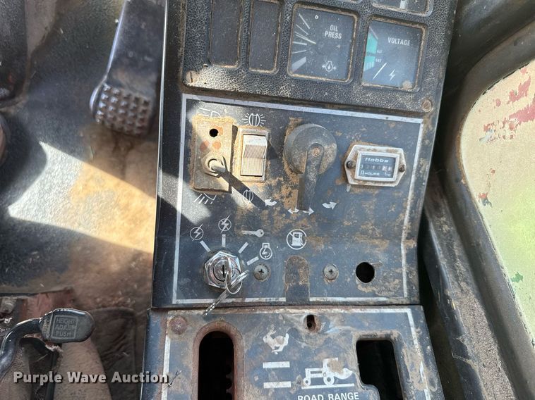 image for item EG6395 1992 New Holland 1118 swather / windrower