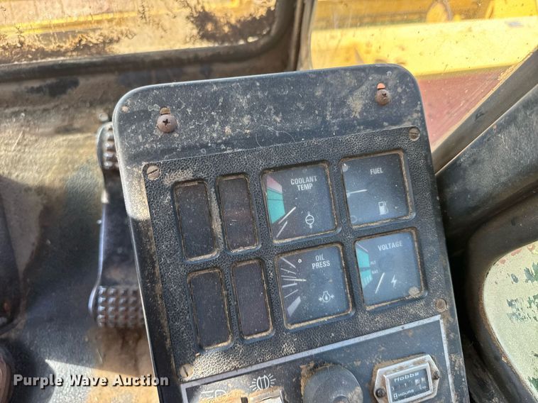 image for item EG6395 1992 New Holland 1118 swather / windrower